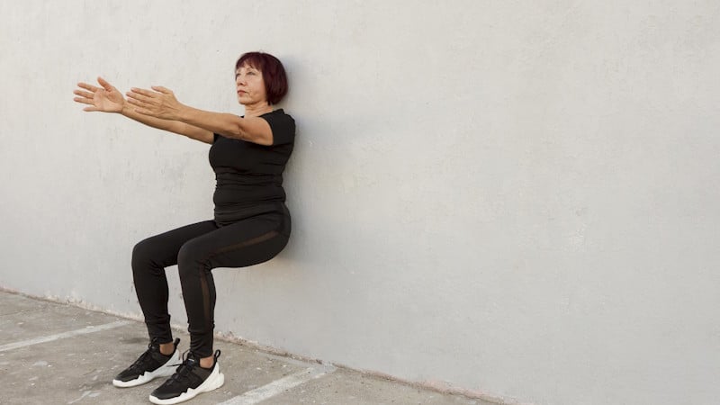 Γυναίκα κάνει HIIT